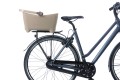 Basil BUDDY MIK cykelkurv (biscotti brown) 32 L. 45x32x22 cm incl. MIK beslag, MIK adapter, sele og pude til dyretransport. Max bæreevne: 15 kg